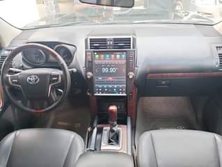 A picture of Land cruiser Prado 2012