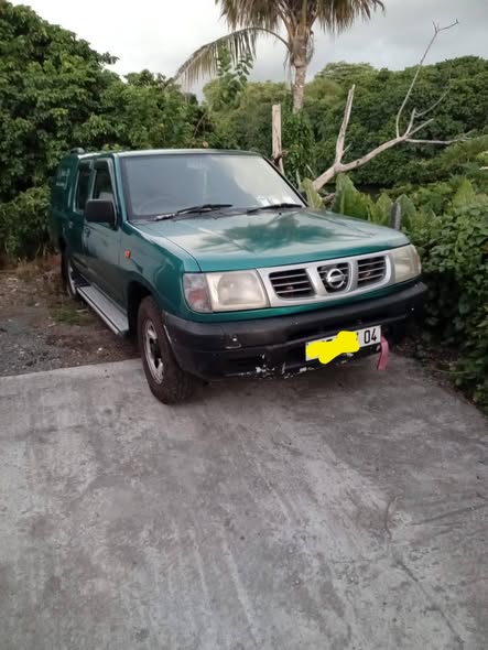 A picture of Nissan 4x2 04