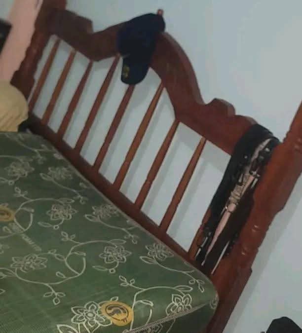A picture of 4 6 bed on quick sale