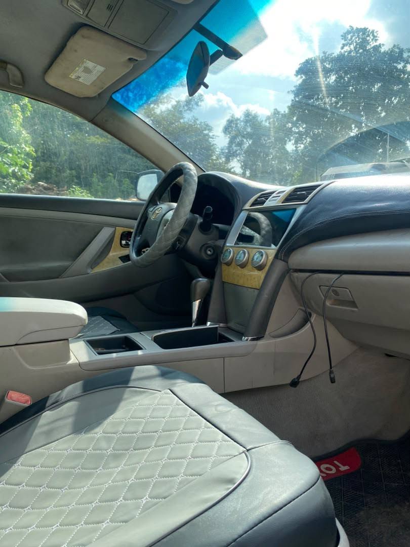 A picture of Sharp 2008 Toyota Camry with untempered engine and gear Ac