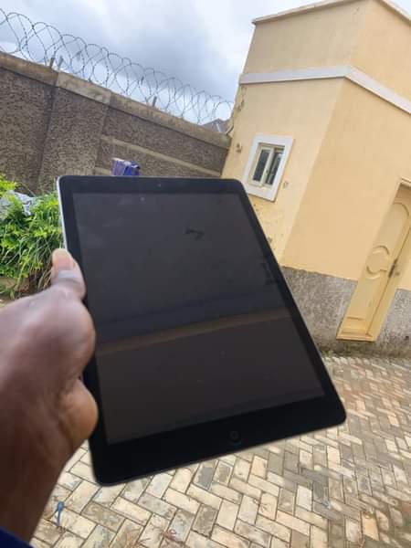 A picture of APPLE IPAD AIR 32GB PERFECTLY FINE 90k RIGACHUKUN GRA KADUNA