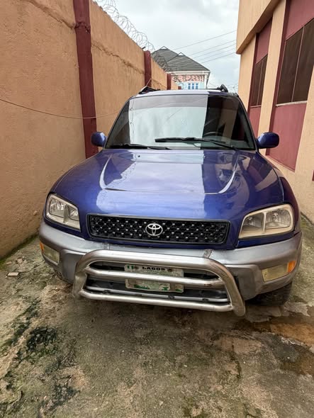 A picture of Pending Toyota Rav 4