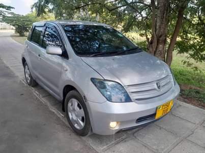 A picture of TOYOTA IST