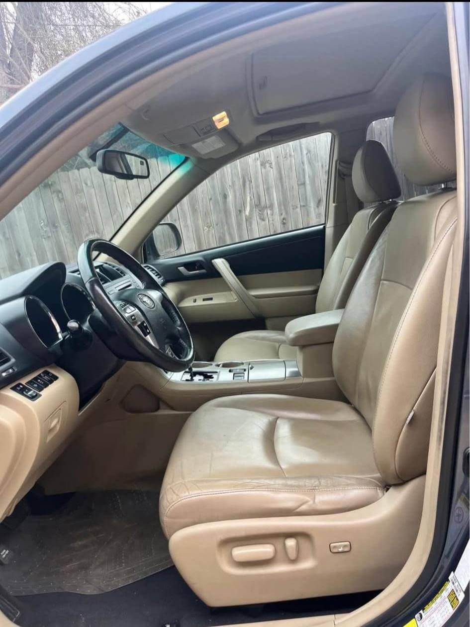 A picture of Kelly Automobiles FOREIGN USED TOYOTA HIGHLANDER YEARS 2013 PRICE 18