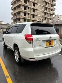 A picture of Toyota vanGurd Kali sana