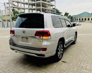 A picture of TOYOTA LAND