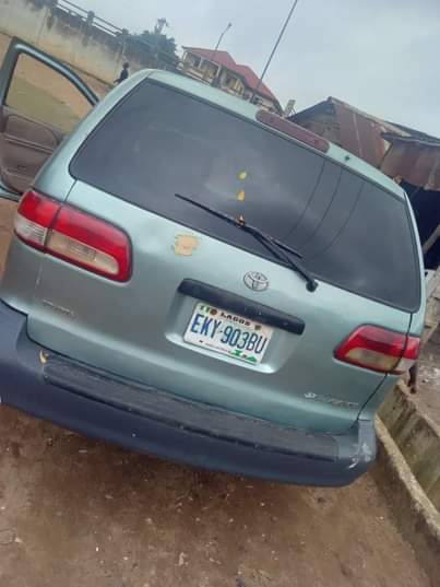 A picture of seinna for sale Engine and gear AC not working Location