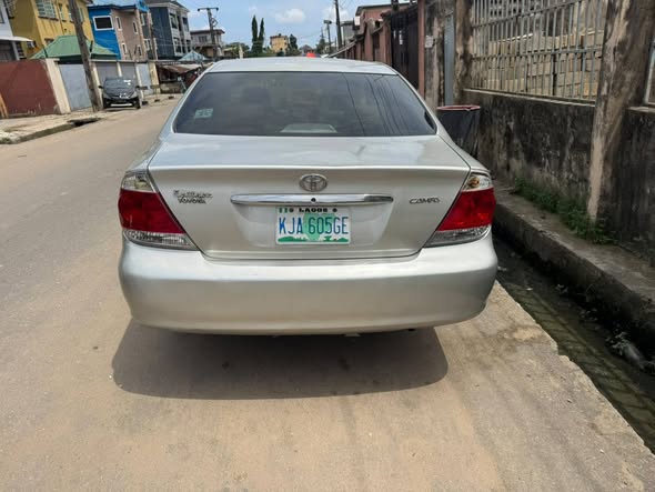 A picture of super clean Toyota Camry big daddy 04