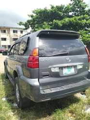 A picture of 2006 Gx470 clean Nigerian use A C seat need attention