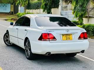 A picture of Toyota Crown athlete Full documents Price 13 6 Gari ninzulisana