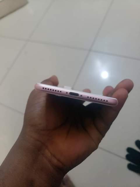 A picture of Iphone 7 plus GB 128