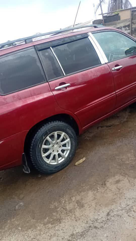 A picture of 2004 Toyota highlander