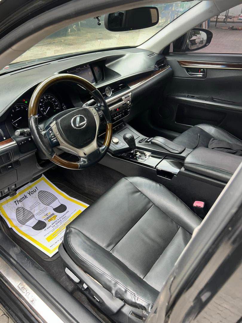 A picture of Few months registered Lexus es350 2016 2017