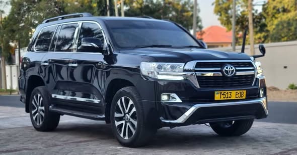 A picture of PRICE MILLION 145 LAND CRUISER V8 VXR 0782512641