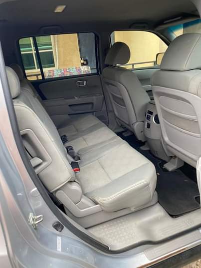 A picture of Honda pilot 2010