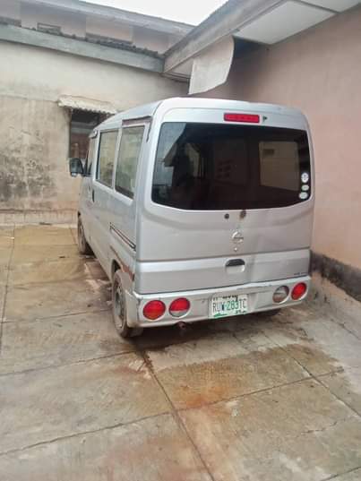 A picture of LUCKY BUYER MINI BUS 7 passenger Automatic toks standard came