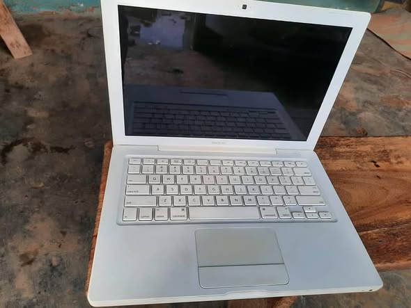A picture of Apple macbook