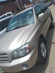 A picture of 2004 Toyota Highlander Price 5m Location Amuwo odofin Lagos 09030746449