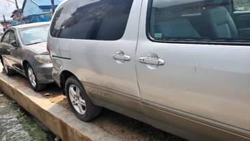A picture of Clean Painted Toyota Sienna 2002