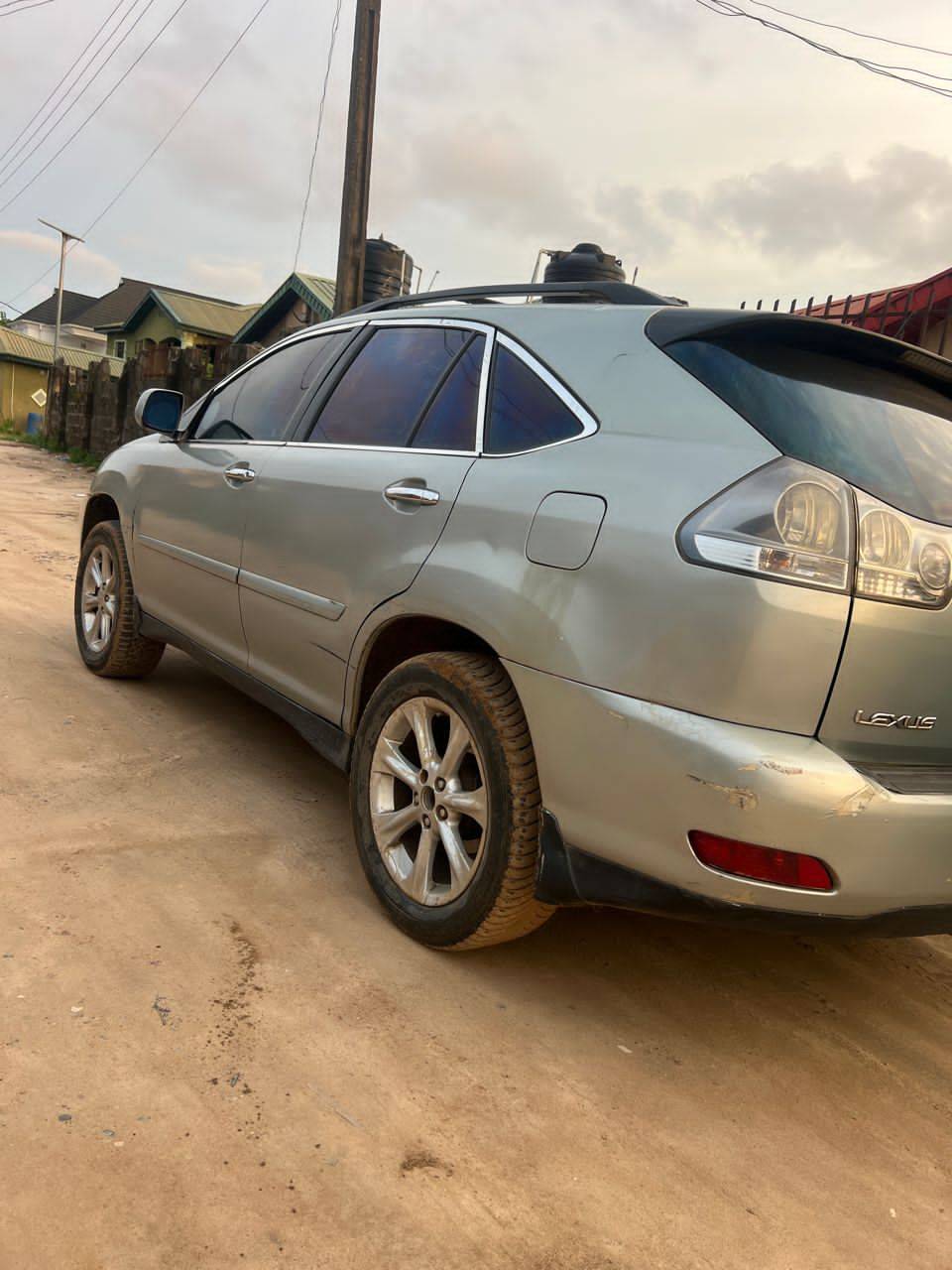 A picture of Lexus RX 350