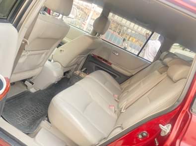 A picture of 2005 Toyota Highlander First body Leather interior Android entertainment 3