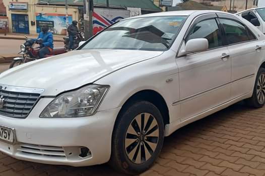 A picture of TOYOTA ROYAL CROWN UAX MODEL 2008 IN EXCELLENT CONDITION PRICE