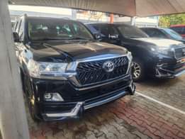 A picture of 2020 Land Cruiser V8 1yrs used price 55millon Location Abuja