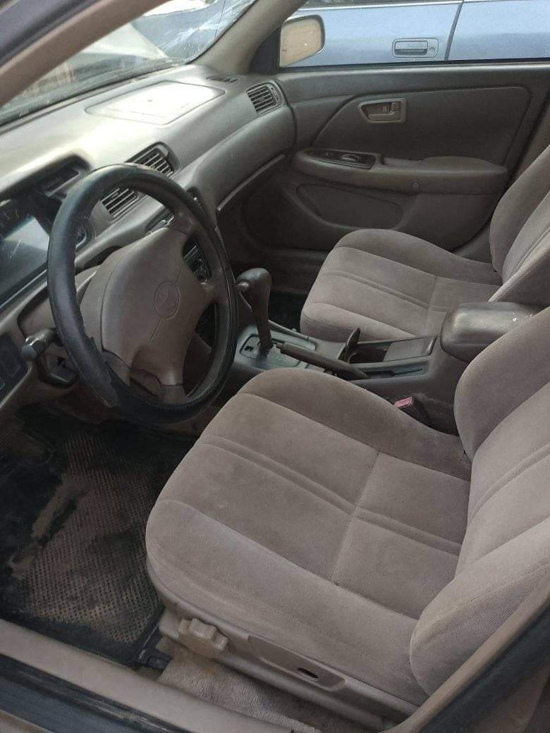 A picture of 2000 Toyota camry