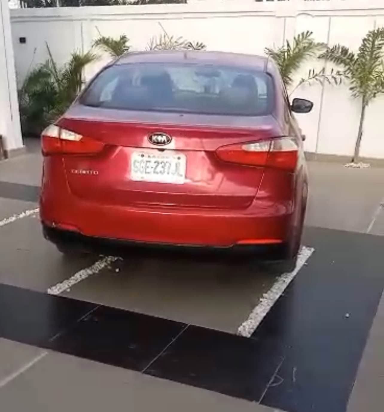 A picture of 2013 Kia serato first body 4.5m