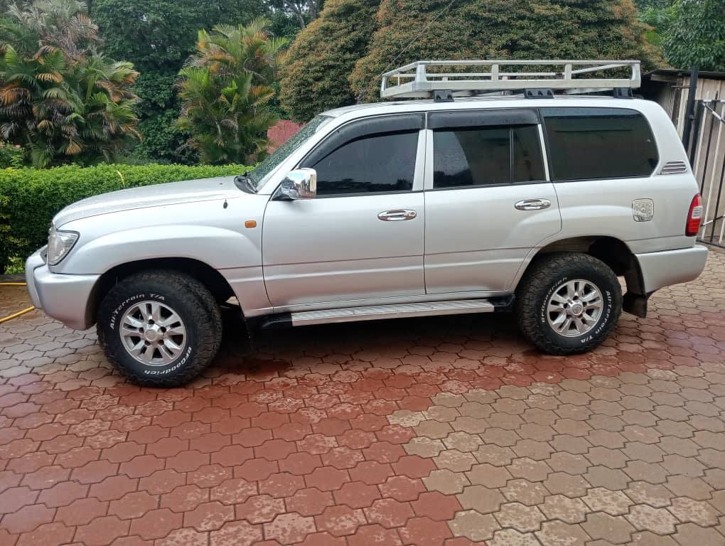 A picture of Land cruiser vx gx