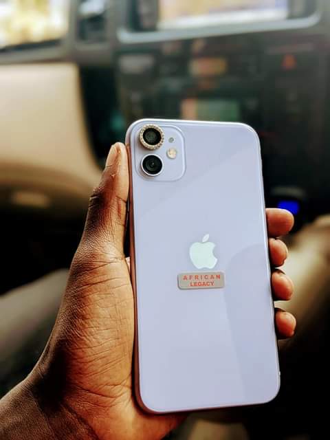 A picture of Iphone 11 plain gb 64