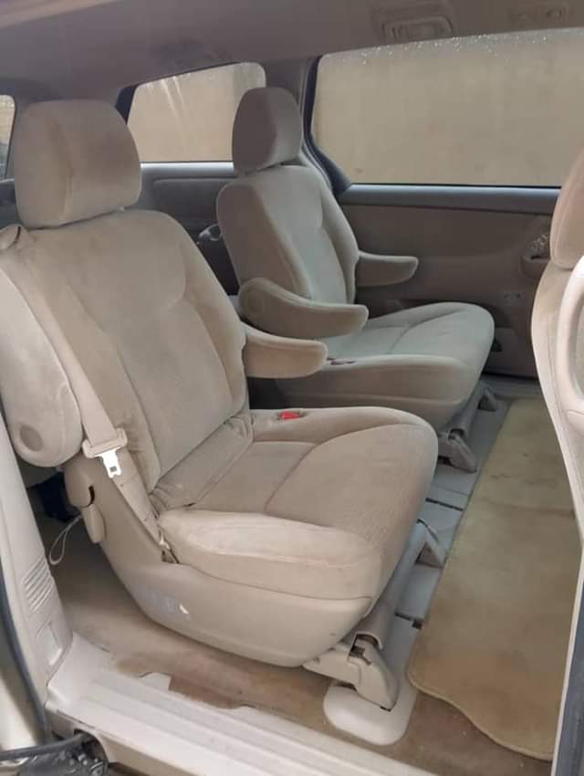 A picture of Toyota sienna 2010