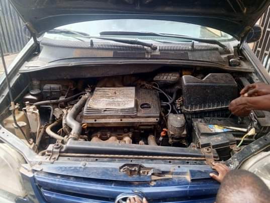 A picture of Toyota sienna 2002