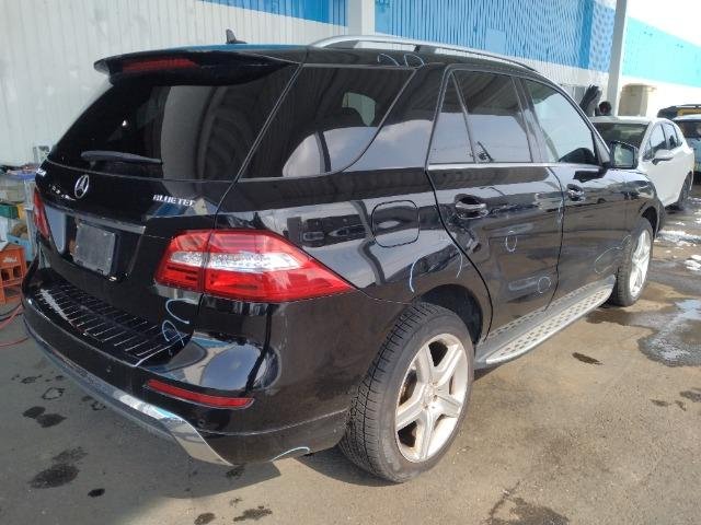 A picture of DAMAGED MERCEDES BENZ ML BLUETEC READY TO BE IMPORTED AT