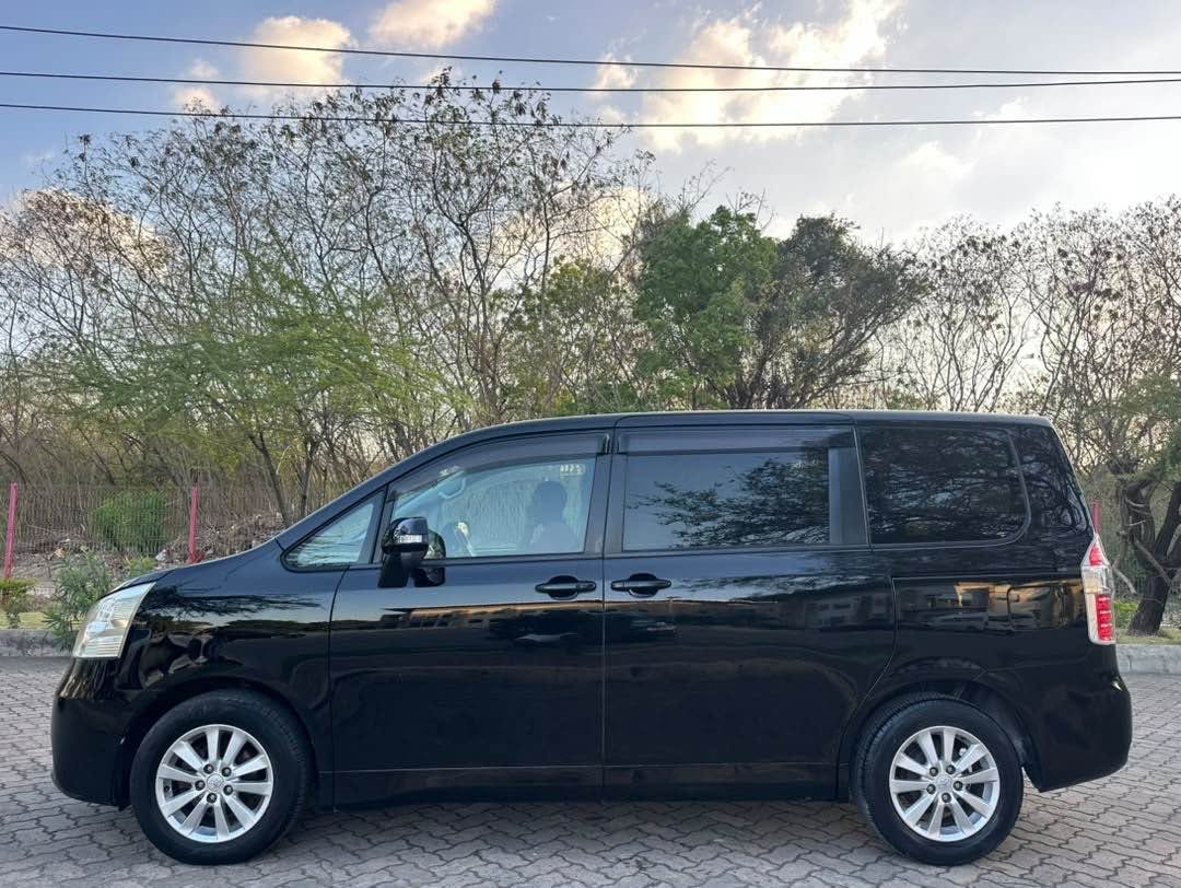 A picture of PRICE BEI 25 5M Plus Registration TOYOTA NOAH NEW MODEL