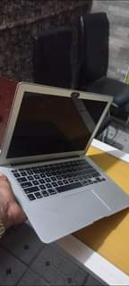 A picture of Macbook air 2013 haiwaki