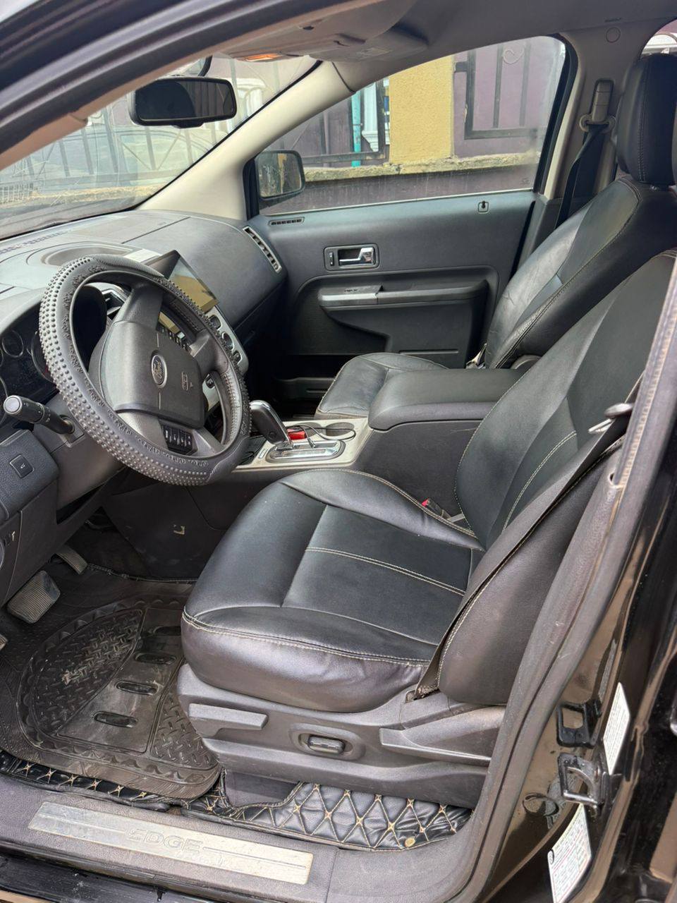 A picture of Clean 2009 ford edge limited
