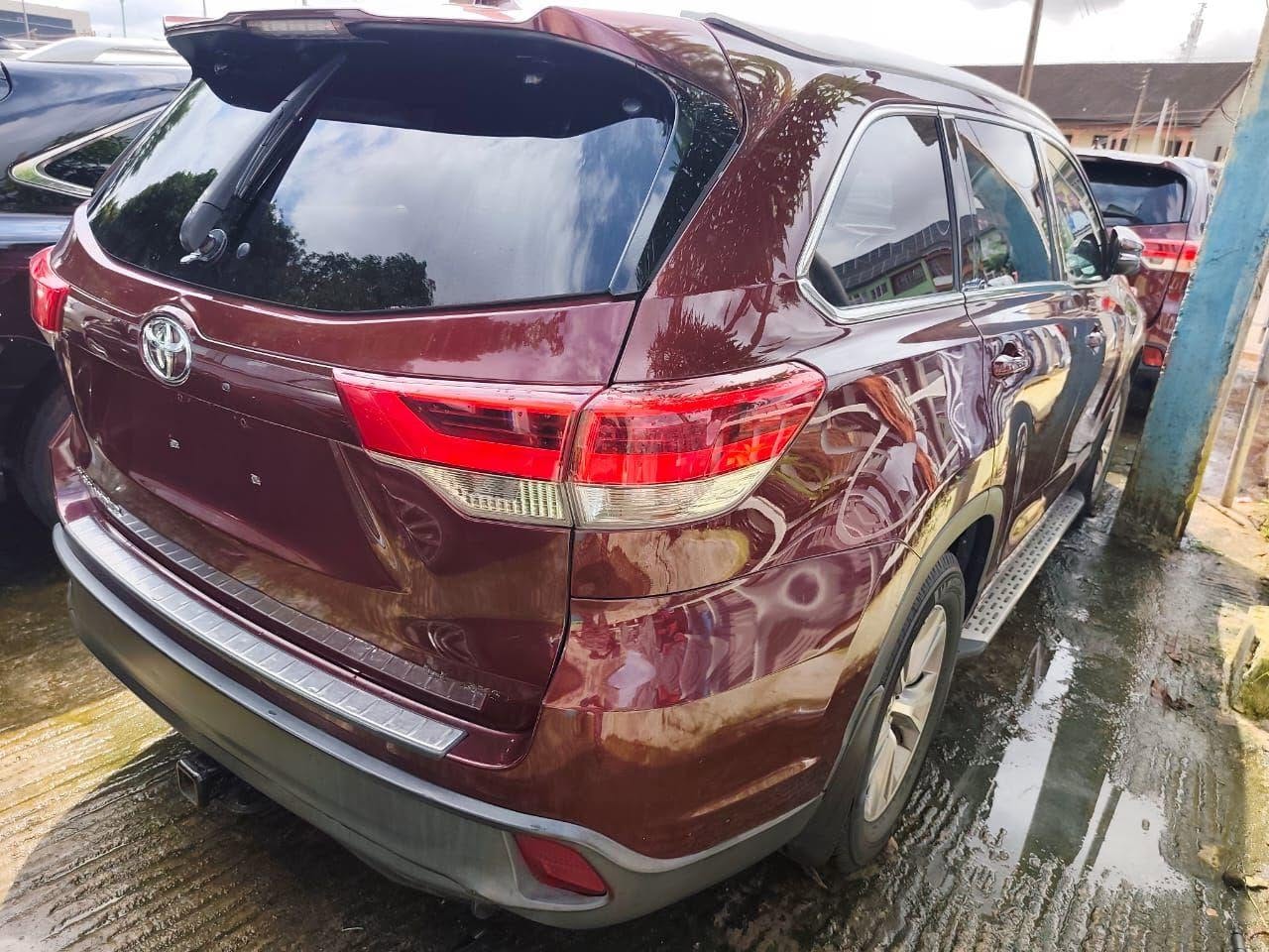 A picture of 014 015 Toyota Highlander