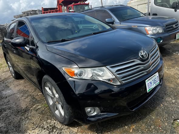 A picture of Extremely clean 2010 Toyota Venza 9 8m