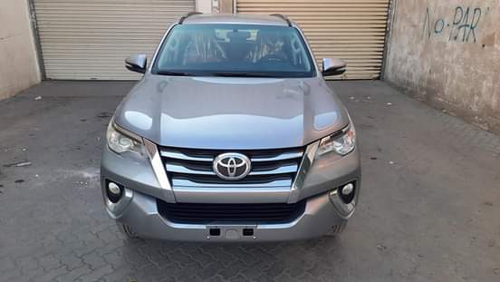 A picture of TOYOTA FORTUNER 2016