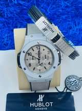 A picture of Wristwatch and bracelet