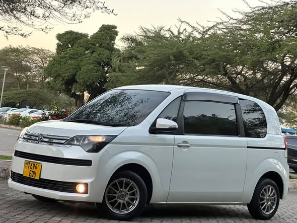 A picture of TOYOTA SPADE NEW