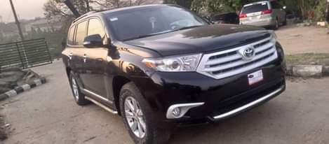 A picture of Tayota Highlander 2012 model