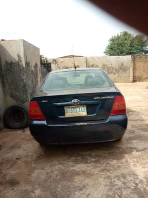 A picture of Toyota Corolla bank type manual drive Engine and Gear perfectly