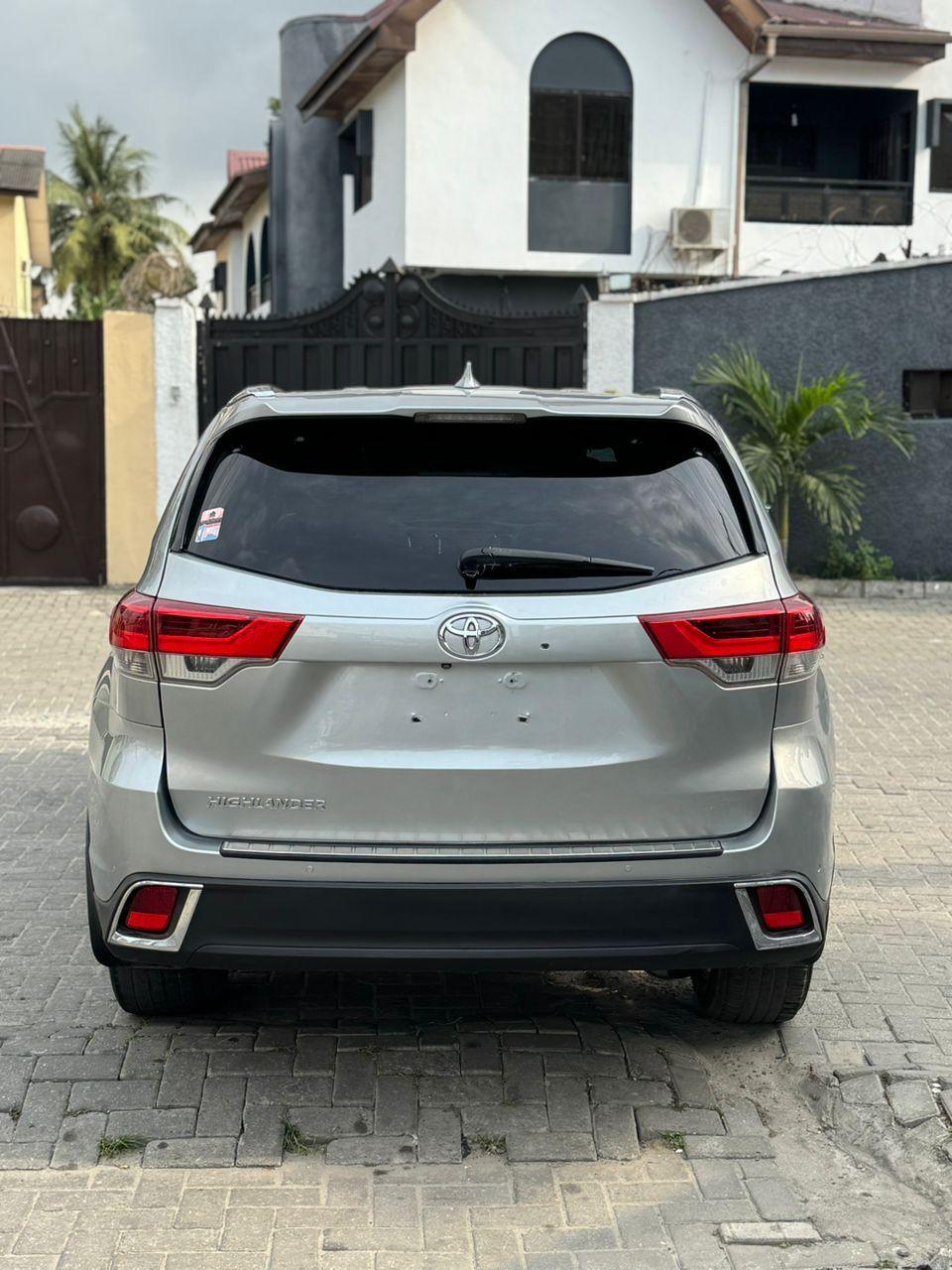 A picture of 2019 Toyota highlander limited