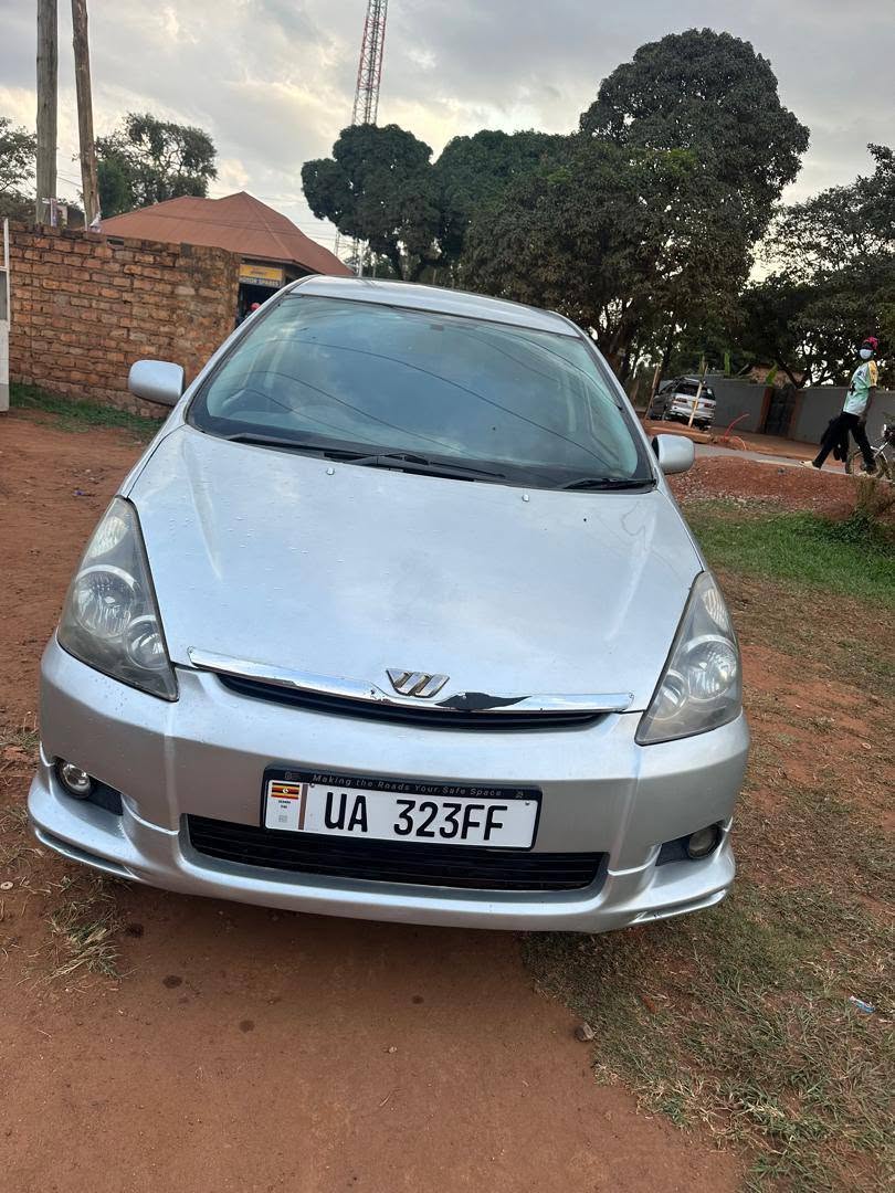 A picture of TOYOTA WISH 2004