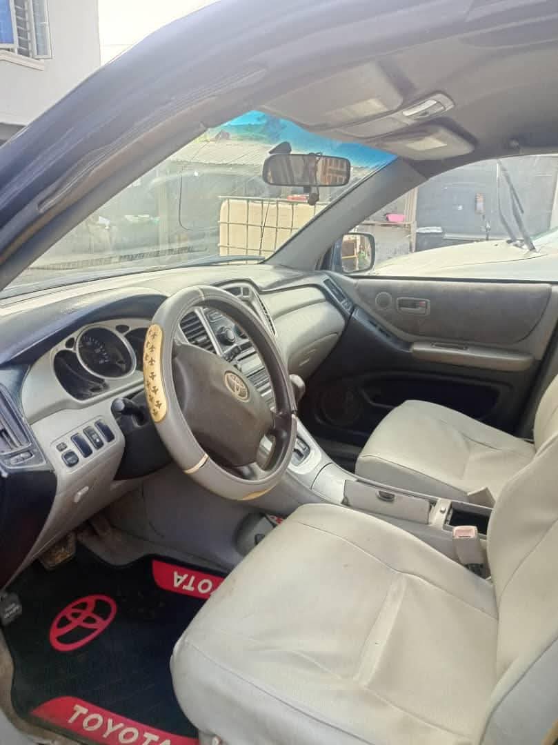 A picture of Toyota Highlander 05