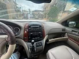 A picture of 05 Toyota sienna