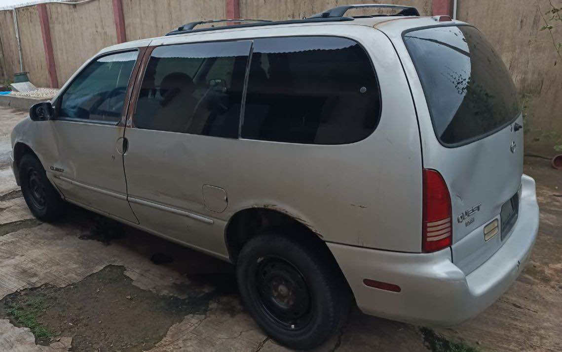 A picture of Nissan Quest 2000