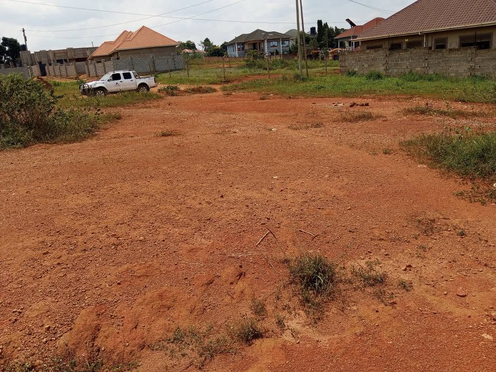 A picture of 50x100ft plot in Gayaza nakwero behind total selling at 75m